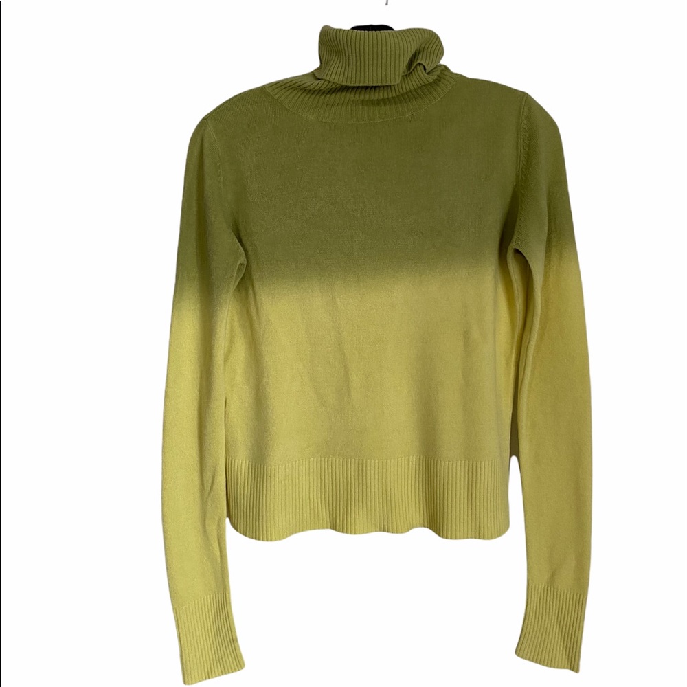 OMBRÉ TURTLENECK IN GREEN FADING TO YELLOW